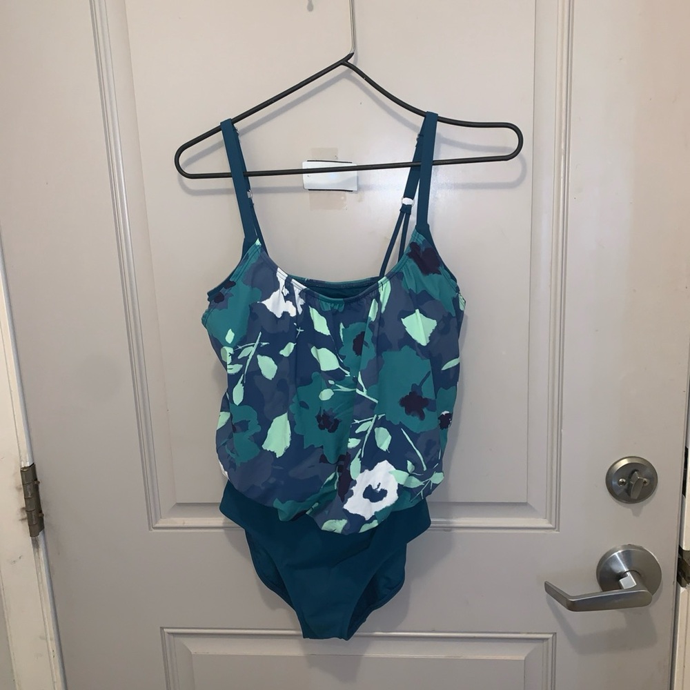 L.L. Bean Women’s Green Floral One Piece Bathingsuit Size 8
